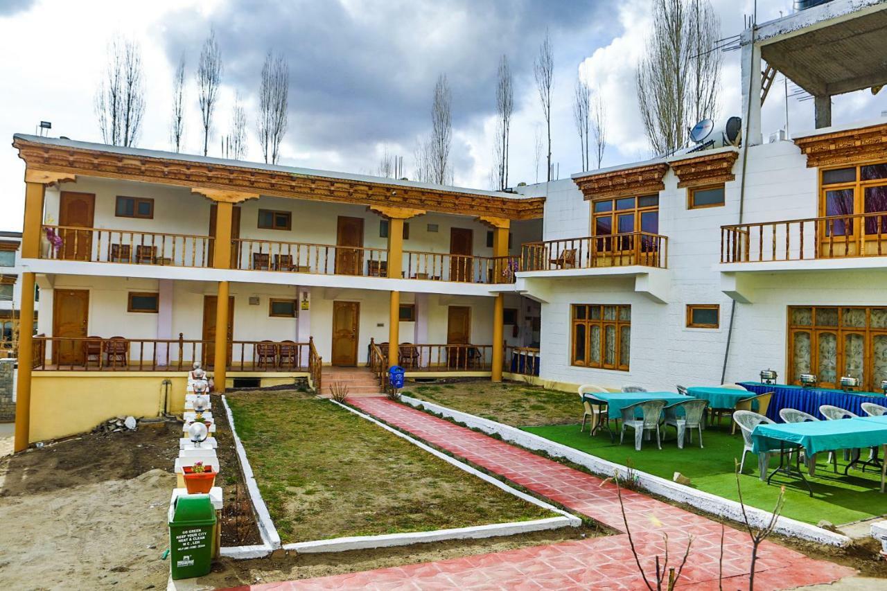 Oyo 37004 City Heart Guest House Лех Екстер'єр фото