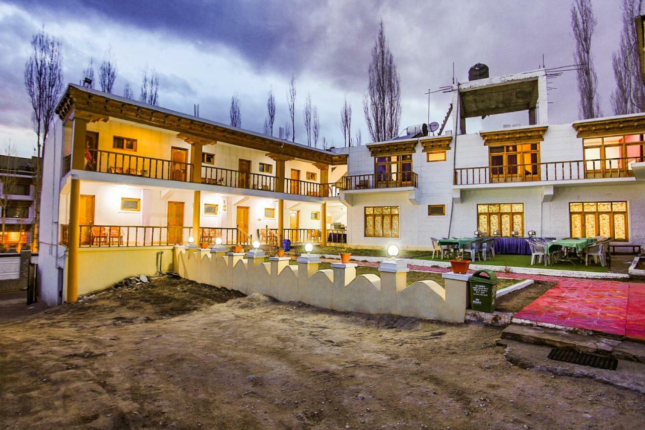 Oyo 37004 City Heart Guest House Лех Екстер'єр фото